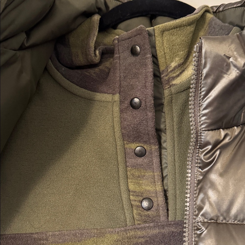 The North Face Green and Black Puffer Jacket and longe sleeve top - Picture 5 of 7